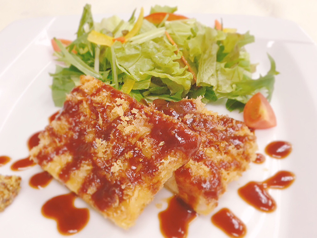 阿波黒牛のカツレツ　サラダ添え